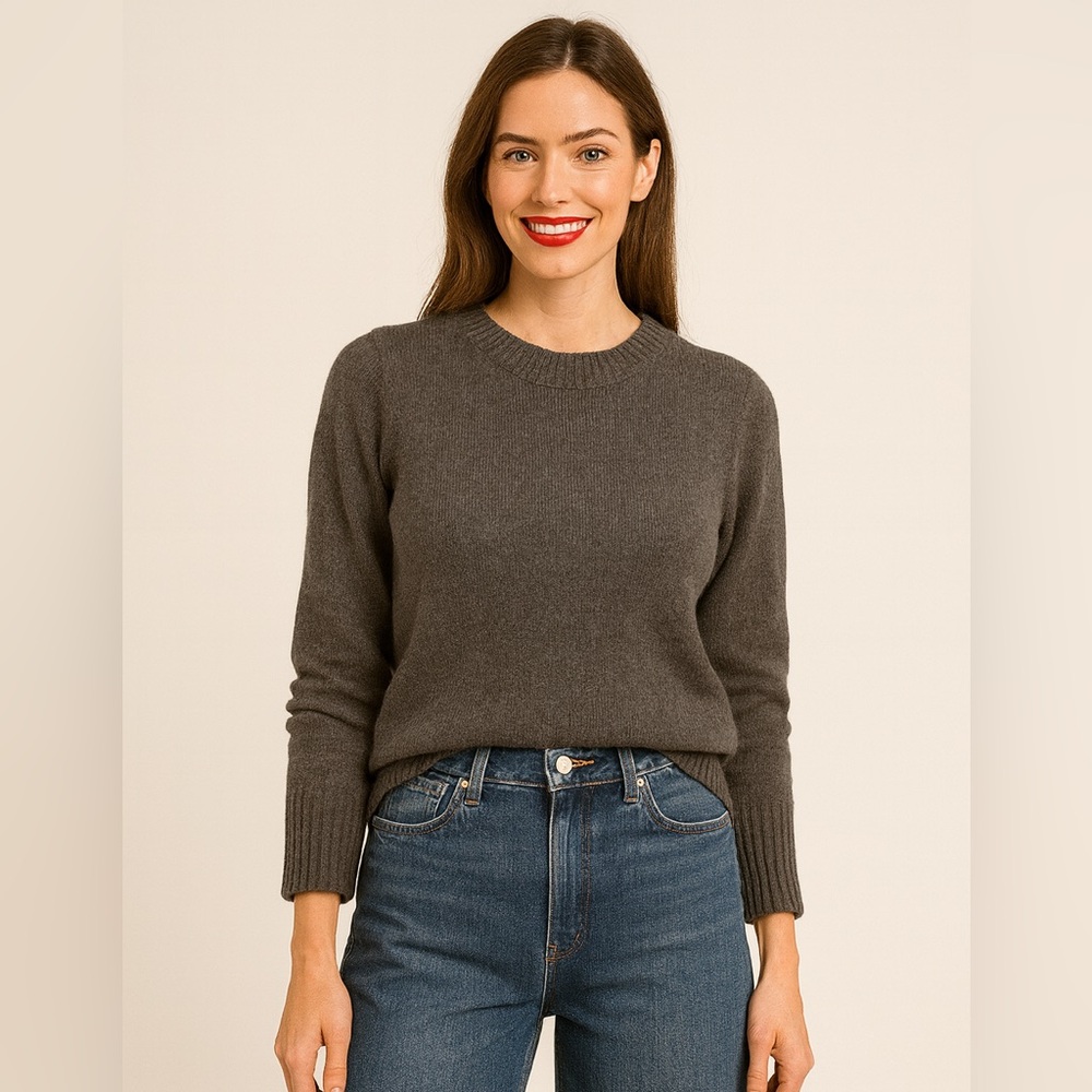 084. New H by Halston %100  Extra Fine Merino Wool Gray Sweater